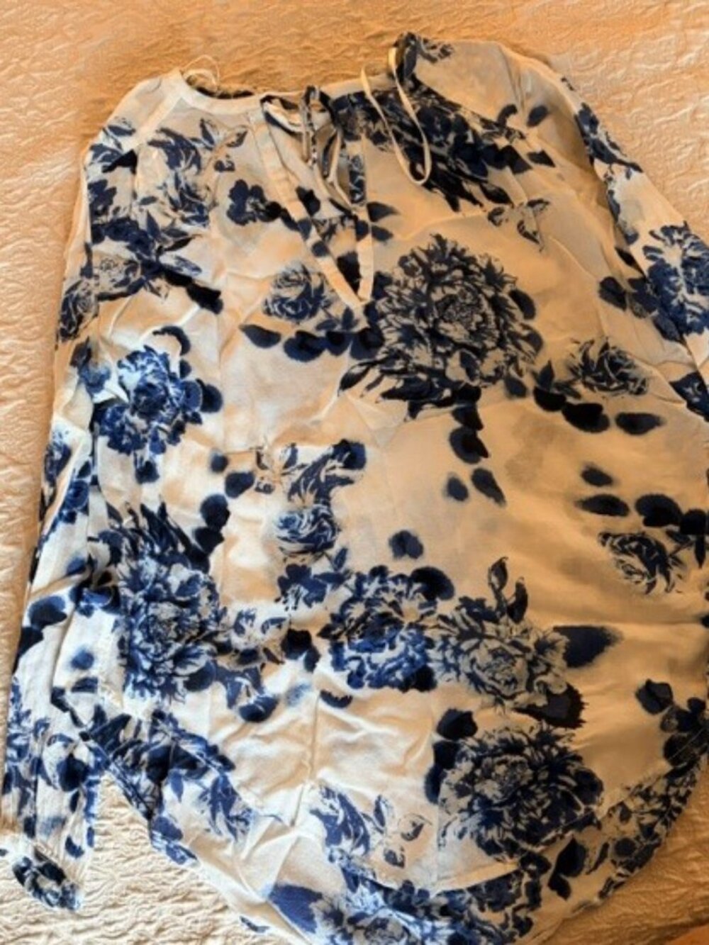 Dressy top V neck with Tie-front - Blue and white Size 4
